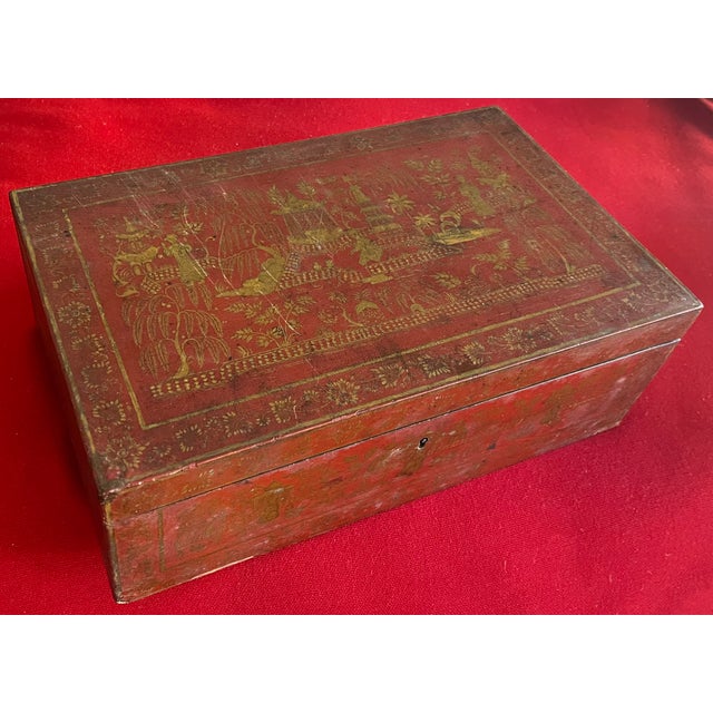 Chinoiserie Antique Early 19th Century Chinese Export Scarlet Red Lacquer & Gilt Wood Table Box For Sale - Image 3 of 9