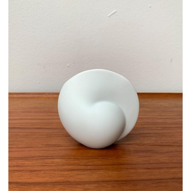 White Vintage Postmodern German Fossilia Vase by Uta Feyl for Rosenthal, 1980s For Sale - Image 8 of 18