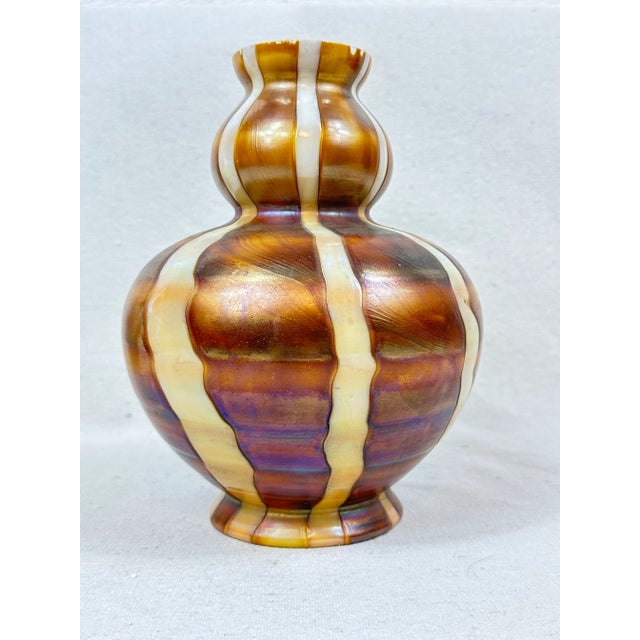 Vintage art glass iridescent vase. This is a pre-owned item so please see all pictures and ask any questions.