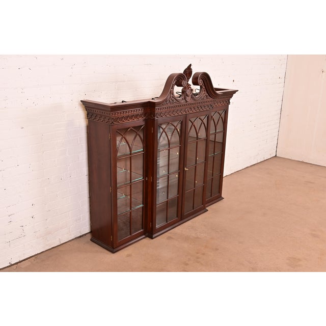 Baker Furniture Company Georgian Carved Mahogany Lighted Bookcase or Display Cabinet by Craftique For Sale - Image 4 of 15
