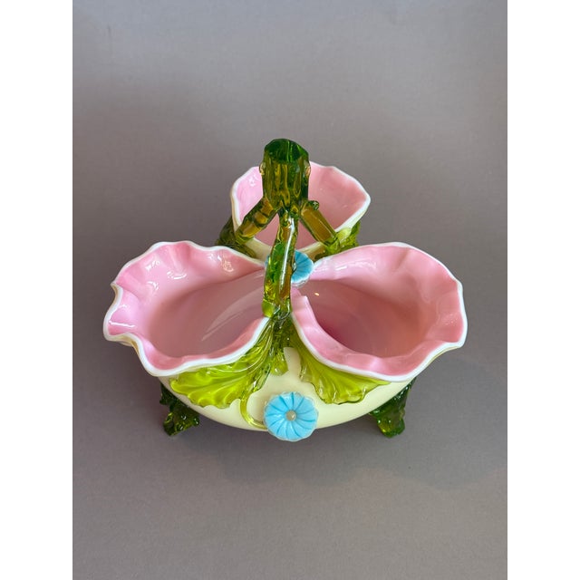 1920s Antique 1800s Stevens and Williams Matsu-No-Ke Pastel Flower Sectioned Vase Bowl Tri Sectional Art Glass Bowl For Sale - Image 5 of 15