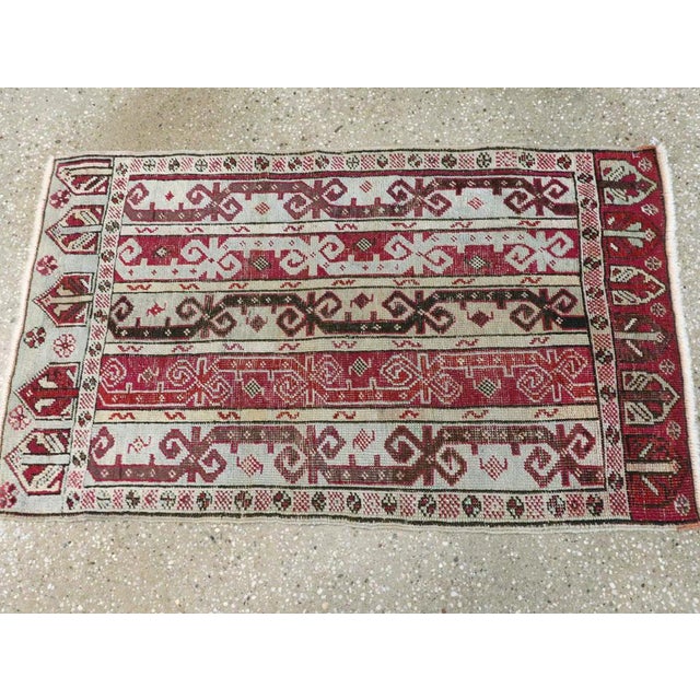 Textile Galerie Shabab Collection Early 20th Century Turkish Ghiordes Throw Rug For Sale - Image 7 of 9