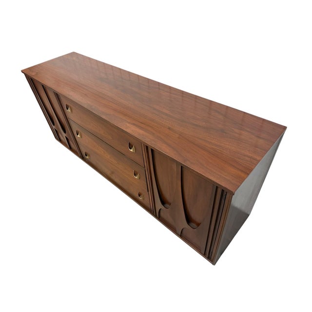 Mid-Century Modern Broyhill Brasilia Walnut Dresser For Sale In Philadelphia - Image 6 of 14