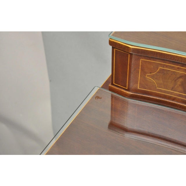 Vintage Hepplewhite Sheraton Mahogany Serpentine Buffet Sideboard Attr. Baker For Sale - Image 17 of 18