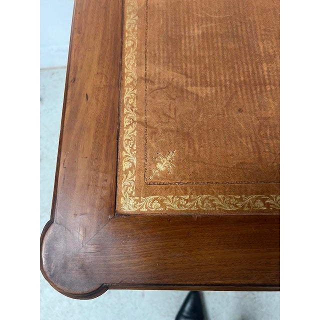 Wood Louis XVI Style Desk in Walnut Wood, 1800s For Sale - Image 7 of 18