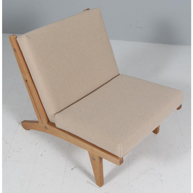 Hans j. Wegner lounge chair with loose cushions new upholstered with coda 2 from kvadrat. Frame of solid oak model ge-370,...