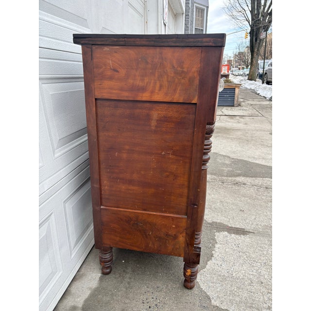 Early 19th Century Antique American Empire Chest of Drawers | 5 Drawer Mahogany Veneer Dresser | 19th Century Early American Bedroom Furniture | Solid Wood For Sale - Image 5 of 12