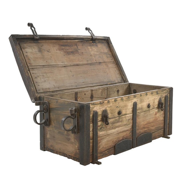 Wooden cannon ball trunk with metal reinforcements from 1876 and from Douai. This piece is designed in the style of the...