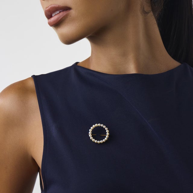 1980s 1980s Tiffany & Co. Pearl 14k Yellow Gold Circle Brooch For Sale - Image 5 of 6