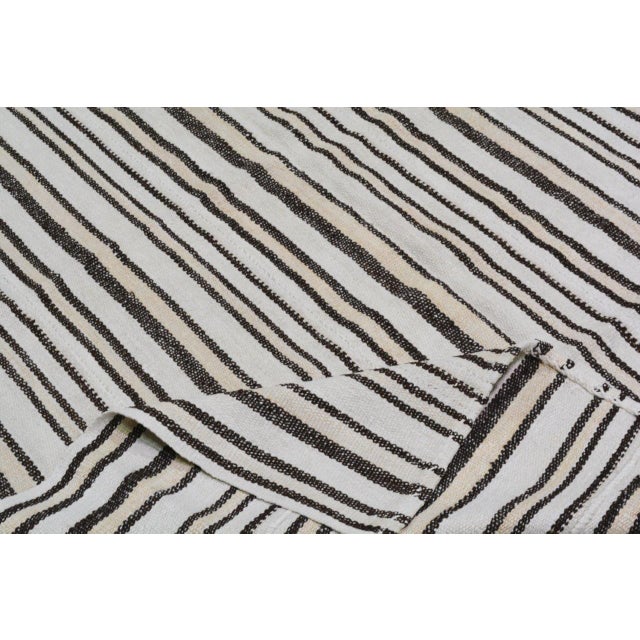 Vintage Turkish Flatweave Hemp Rug, 4'6''x6'1'' For Sale - Image 4 of 4