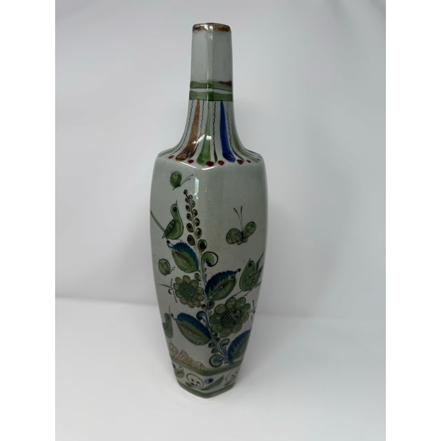 Mid 20th Century Monumental Mexican Tonalá Studio Pottery Vase – Hand Painted Birds & Botanical Motif, 17.5” For Sale - Image 4 of 12