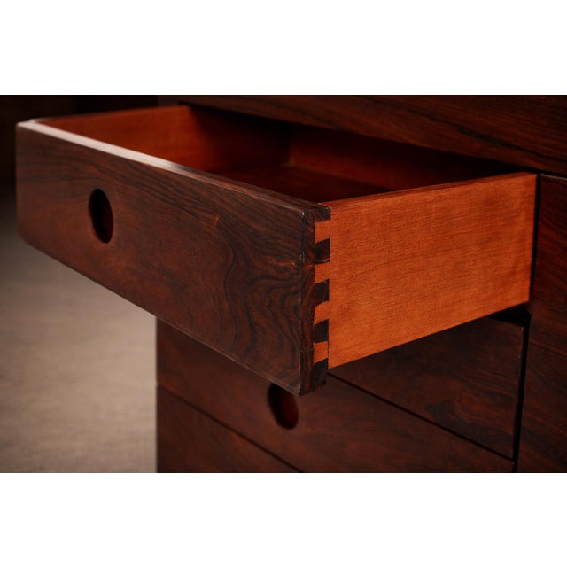 Brazilian Modern Bookshelf in Rosewood, Sergio Rodrigues, C. 1968 For Sale - Image 11 of 15