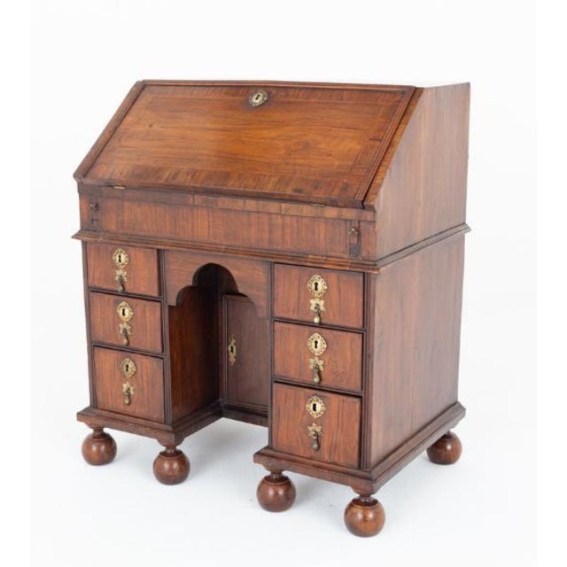 Brown Kneehole Desk in Walnut by William and Mary, 1700s For Sale - Image 8 of 8