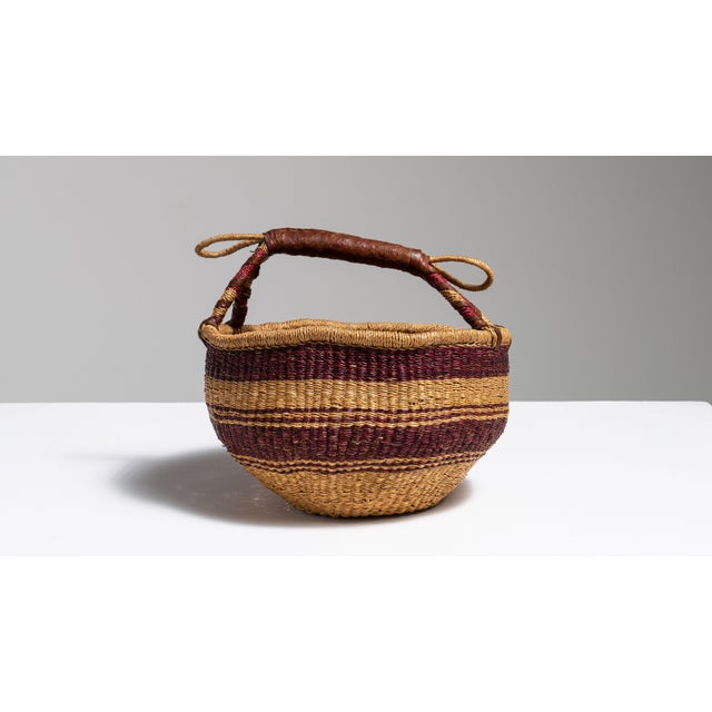 Mid 20th Century United Kingdom Tan Wicker Basket For Sale In Greensboro - Image 6 of 15