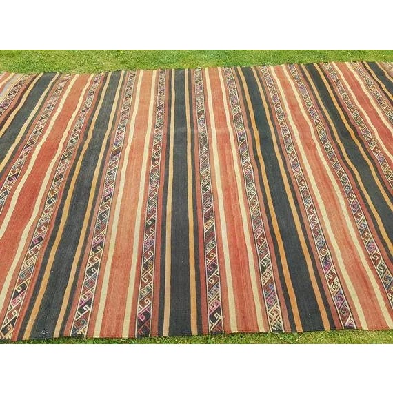 Burnt Orange 1970s Vintage Handmade Turkish Flatweave Kilim Rug - 5′8″ × 10′11″ For Sale - Image 8 of 10