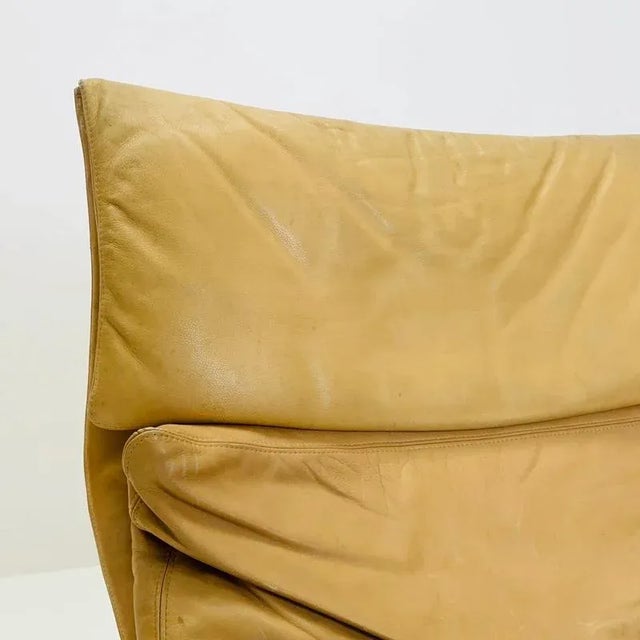 Gold Mid-Century Wave Lounge Chair in Tan Leather by Giovanni Offredi for Saporiti, Italy, 1970s For Sale - Image 8 of 11