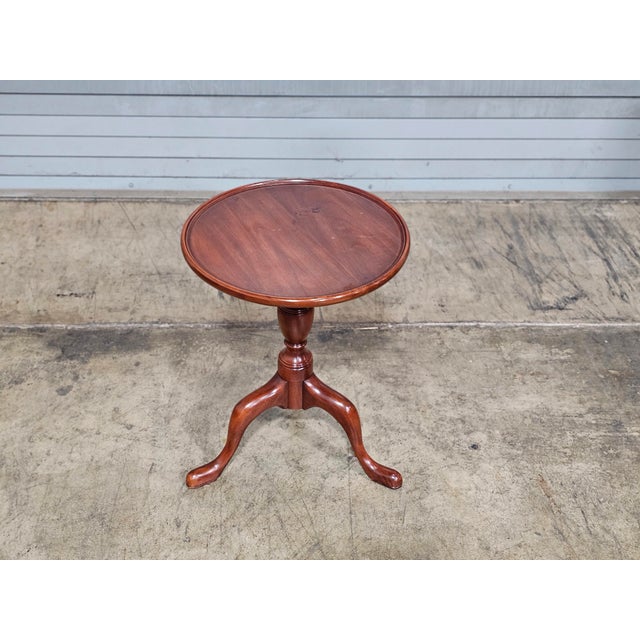 Queen Anne 1990s Henkel Harris Wild Black Cherry Ocassional Round Table Made in Virginia For Sale - Image 3 of 10