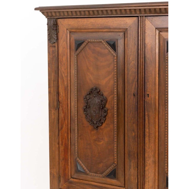 Renaissance Revival Walnut Linen Press For Sale In New York - Image 6 of 10