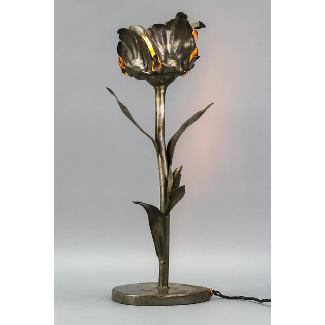 Mid-Century Modern Mid-Century Modern Flower Table Lamp in Metal For Sale - Image 3 of 18