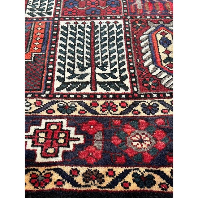 Traditional 6x10 Old Persian Bakhtiari Area Rug - 501975 For Sale - Image 3 of 13