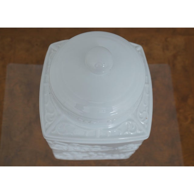 Chinese Porcelain Mottahedeh Style Chinese Inspired Lidded Ginger Cookie Jar For Sale - Image 3 of 12