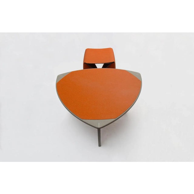 This M13 coffee table in brown or red composite cork features a Valchromat panel top. A color of choice may be chosen from...