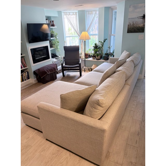 Super comfortable and good-looking lounge sectional sofa. From Crate and Barrel. Has had very little use. In as-new...