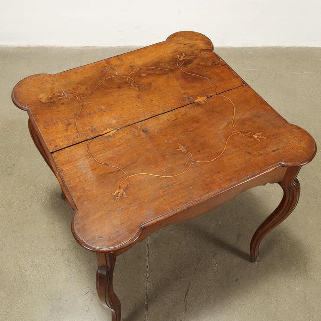 Antique Coffee Table in Walnut and Maple For Sale - Image 6 of 10
