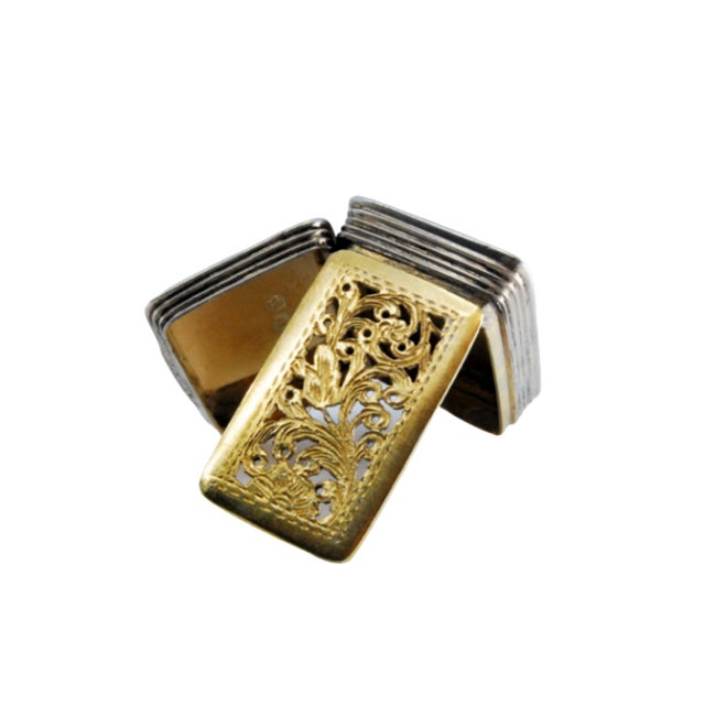 William IV Silver and Gold Vinaigrette Box with Engravings For Sale - Image 9 of 9