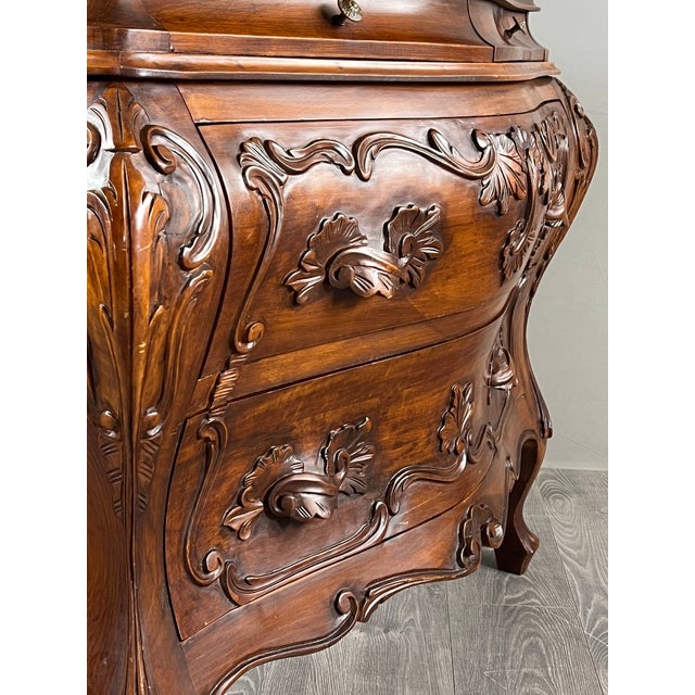 Brown 19th Century Louis XV Bombé Commode in Carved Wood For Sale - Image 8 of 11