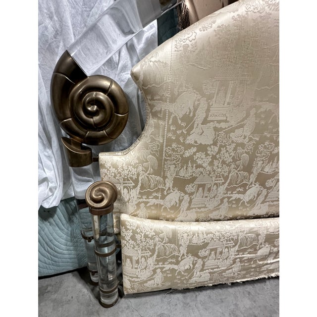 A massive headboard custom-made for the jet setters by Marcello Mioni, circa 1970s. This is one of the most lavish designs...