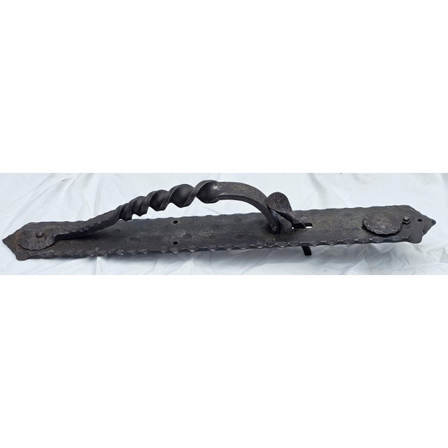 Metal Antique 1910s Hand-Forged Wrought Iron Door Pull 24" Twist Grip W/ Keyhole For Sale - Image 7 of 18