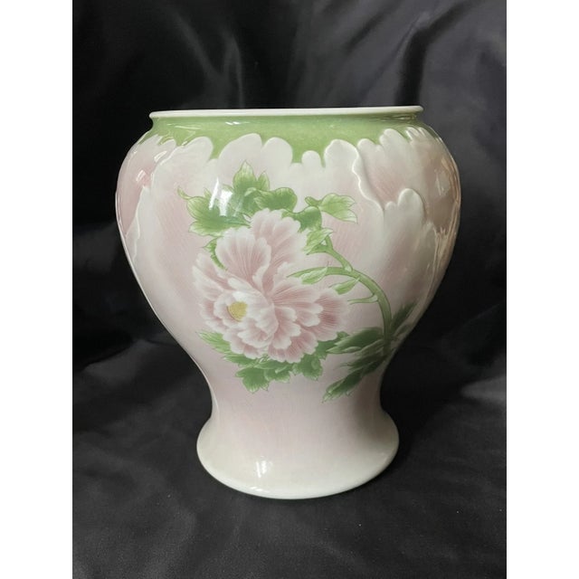 Early 20th Century Antique Japanese Makuzu Kozan Peony Vase – Meiji Era Imperial Style Porcelain For Sale - Image 5 of 5