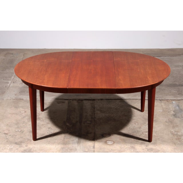 This elegant teak dining table, designed by Henning Kjærnulf and produced by Sorø Møbelfabrik, offers both style and...