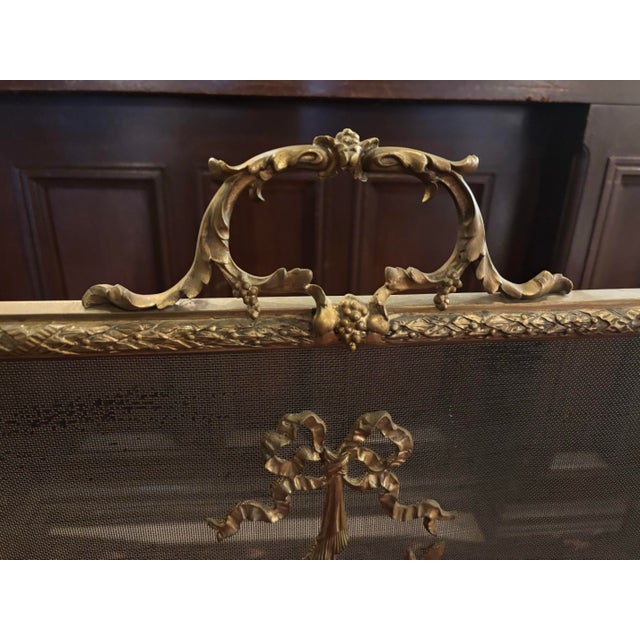 Early 20th Century French Brass Fireplace Screen With Floral & Ribbon Motifs [Sp] For Sale - Image 9 of 9