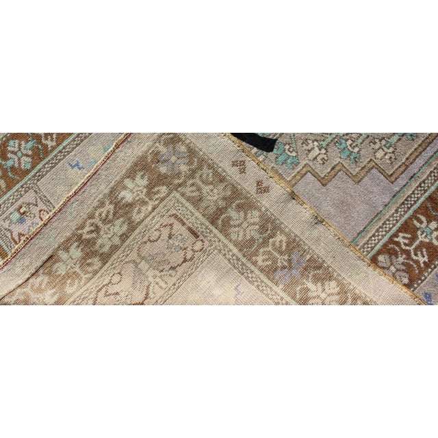 Textile Mid 20th Century Mid 20th Century Vintage Oushak Rug in Light Lavender Background and Chocolate Brown Border For Sale - Image 7 of 8