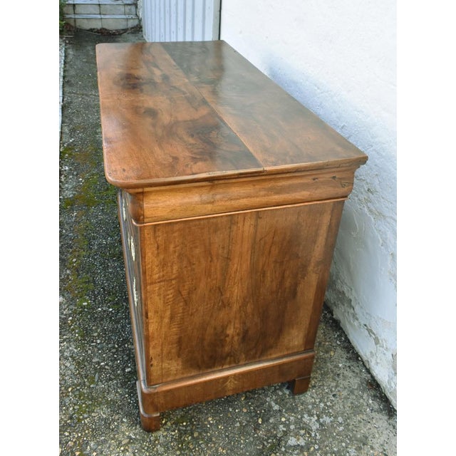 Louis Philippe French Chest of Drawers in Walnut, 1800s For Sale - Image 12 of 18