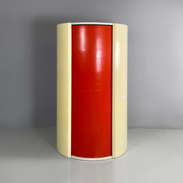 Italian Space Age Plastic Wardrobe by Gilberto Peguri, 1970s For Sale - Image 4 of 18