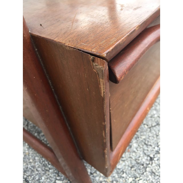 Hickory Furniture 1950s Mahogany End Table by Hickory Manufacturing For Sale - Image 4 of 9