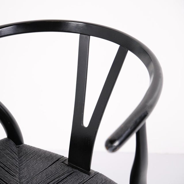 CH24 Wishbone Chair in Black with Black Paper Cord Seat by Hans J. Wegner, 1950s For Sale - Image 6 of 11