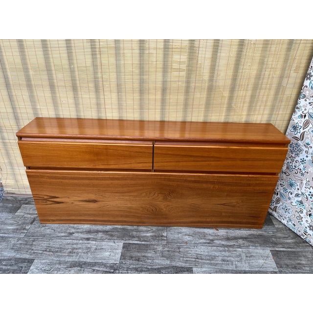 Mid Century Modern Danish Queen Size Headboard With Storage. Circa 1970s For Sale - Image 4 of 18