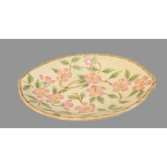 This vintage platter from Johnson Brothers is a true gem for collectors and enthusiasts of the Desert Rose pattern. Made...