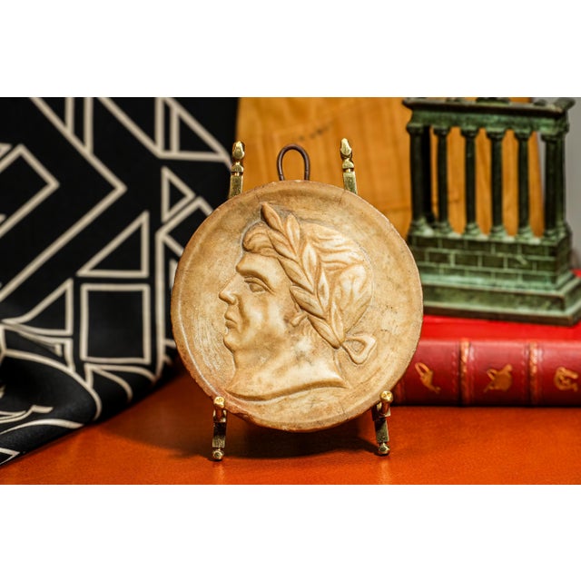 This exquisite hand-carved marble medallion captures the grandeur of the Grand Tour era, a period when affluent travelers...