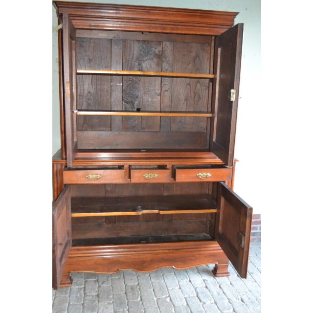 19th-century French oak sideboard. Dimensions: 210x144x52. Can be transported in two parts. Shelves behind the doors at...