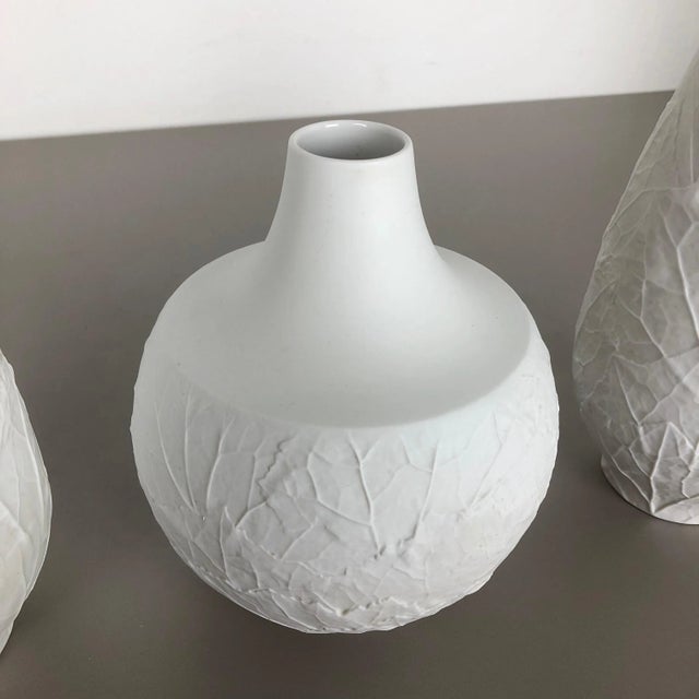 German Porcelain Op Art Leaf Vases from Heinrich Selb, 1970s, Set of 3 For Sale - Image 9 of 17