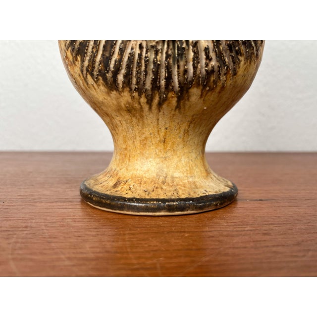 Beige Mid-Century Modern Danish Studio Pottery Vase by Jette Hellerøe, 1960s For Sale - Image 8 of 17