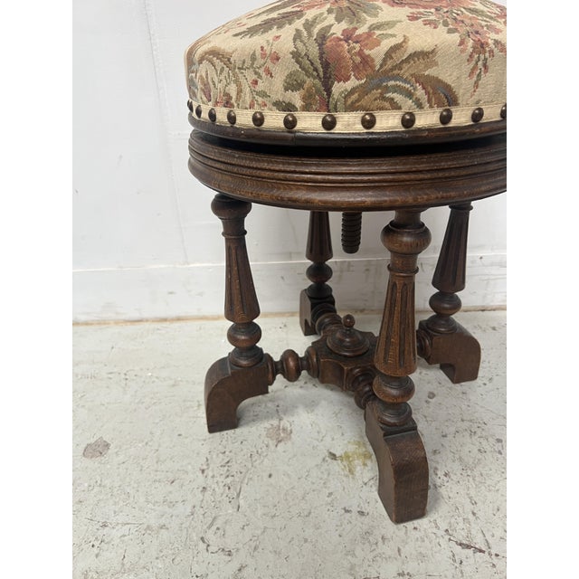Napoleon III Style Piano Stool in Walnut, 20th Century For Sale - Image 4 of 9