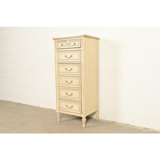 French John Widdicomb Style French Regency Louis XVI Cream Lacquered Lingerie Chest or Semainier, Circa 1960s For Sale - Image 3 of 18