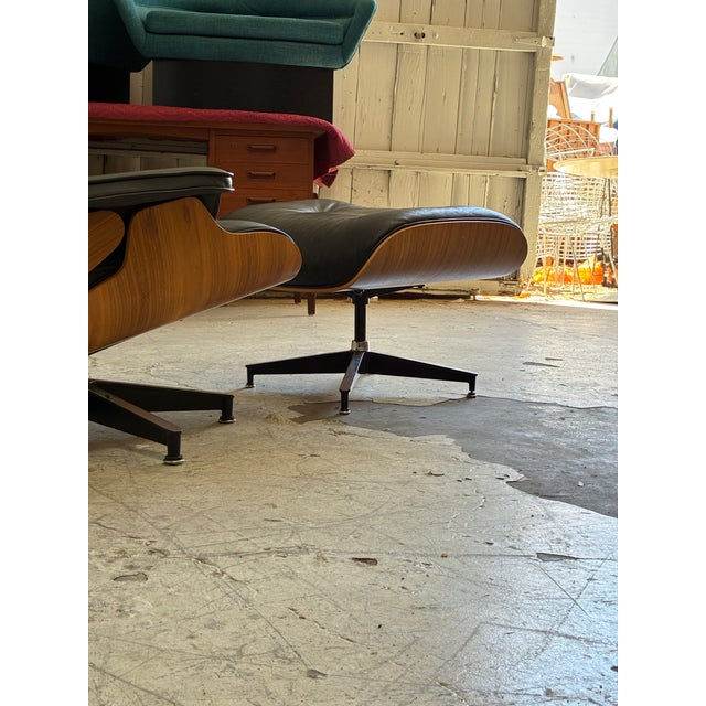 Mid-Century Modern Herman Miller Eames Lounge Chair and Ottoman in Black Leather For Sale - Image 3 of 7