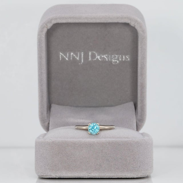Modern 1.07ct Blue Zircon Estate Ring in Solid 10k Gold, Round Cut 5mm - Solitaire Ring, Size 4.25 For Sale - Image 3 of 9
